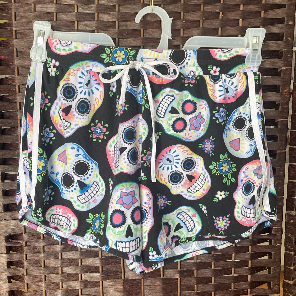 No Boundaries Sugar Skull Dolphin Gym Shorts with Drawstring - Size Large